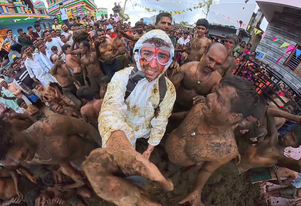 百万YouTuber拍“泼屎节”惹怒印度人! 挨轰歧视怒回:我没错