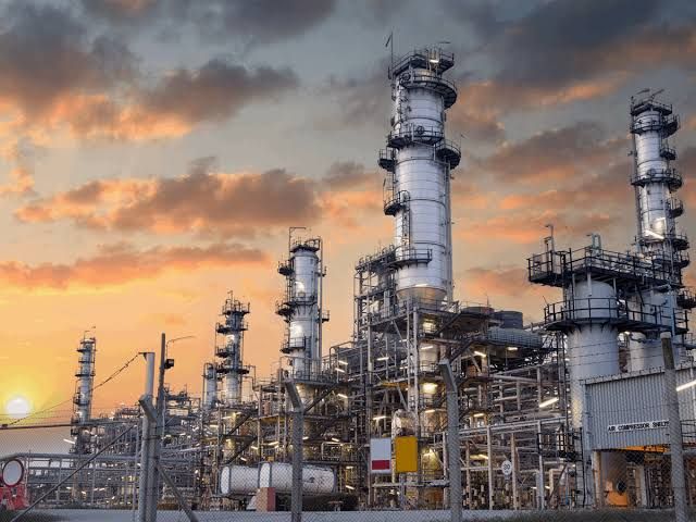 看世界 传乌克兰无人机袭西伯利亚炼油厂 距前线逾2000公里