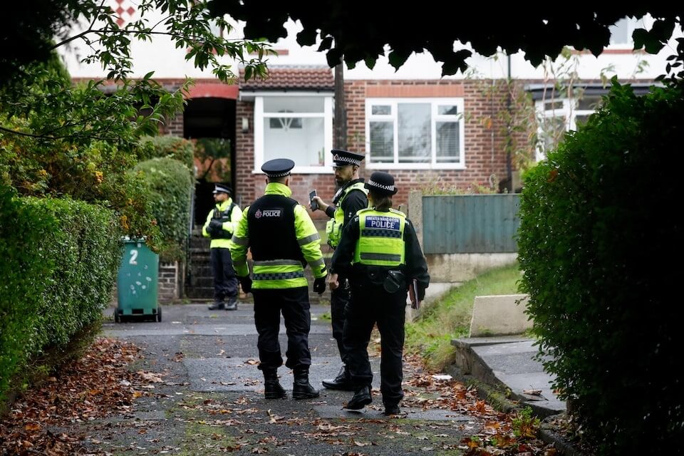 看世界/英犹太教会恐袭嫌犯曾涉性侵　警逮2女1男嫌犯 