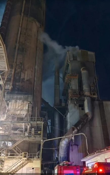 硝山一工厂火炉系统烧起 没人命伤亡