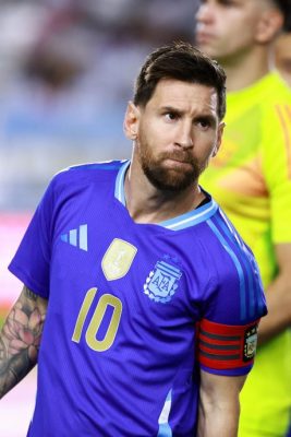 福布斯年度足球员收入| 18岁亚马尔跻身十大  C罗富甲天下