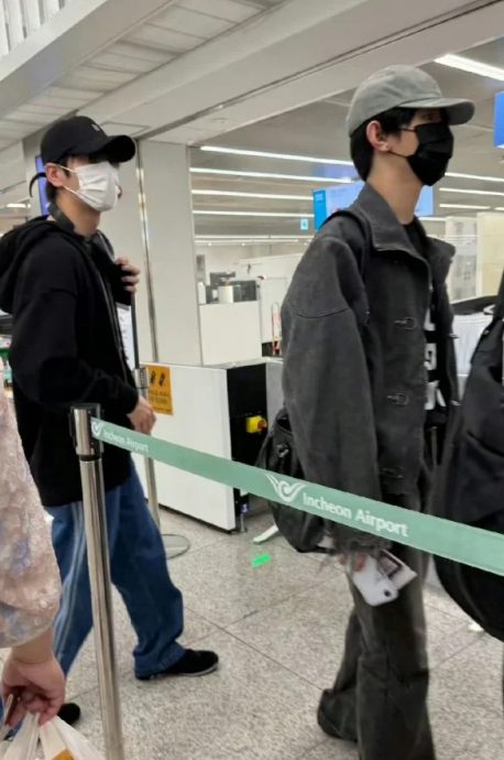 私人行程曝光被围堵 TXT秀彬怒摔私生饭手机