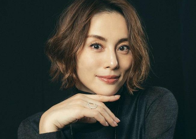 米仓凉子被8警包围吓疯 住处搜出毒品过程曝光