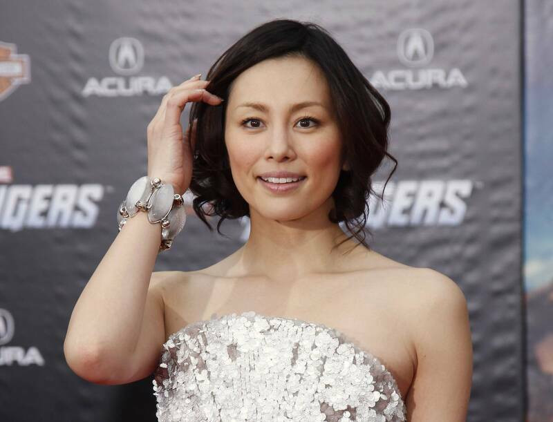 米仓凉子被8警包围吓疯 住处搜出毒品过程曝光