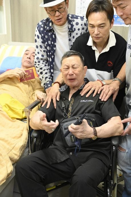 罗浩楷坐轮椅中秋送暖 探望秦煌与张伟文泪崩