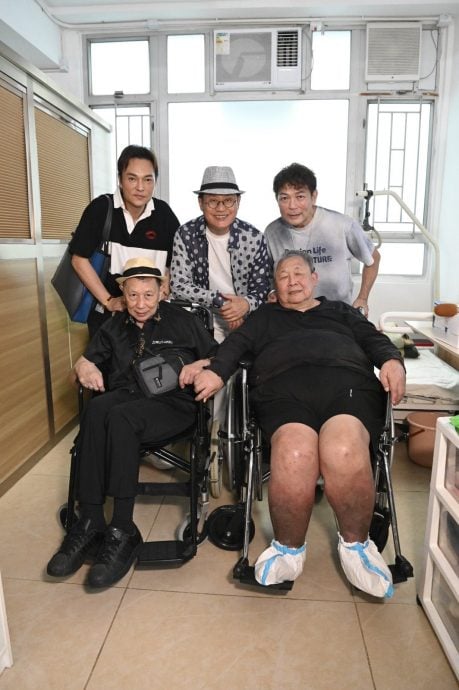 罗浩楷坐轮椅中秋送暖 探望秦煌与张伟文泪崩