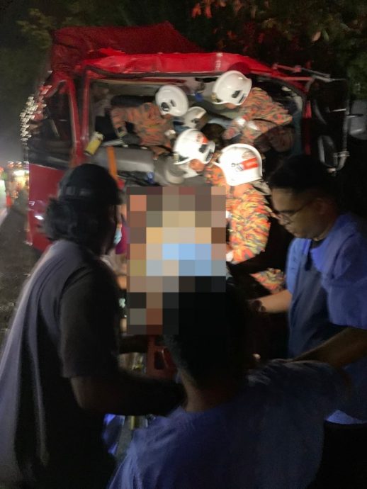 罗里追尾巴士 罗里司机受伤 巴士38人无恙