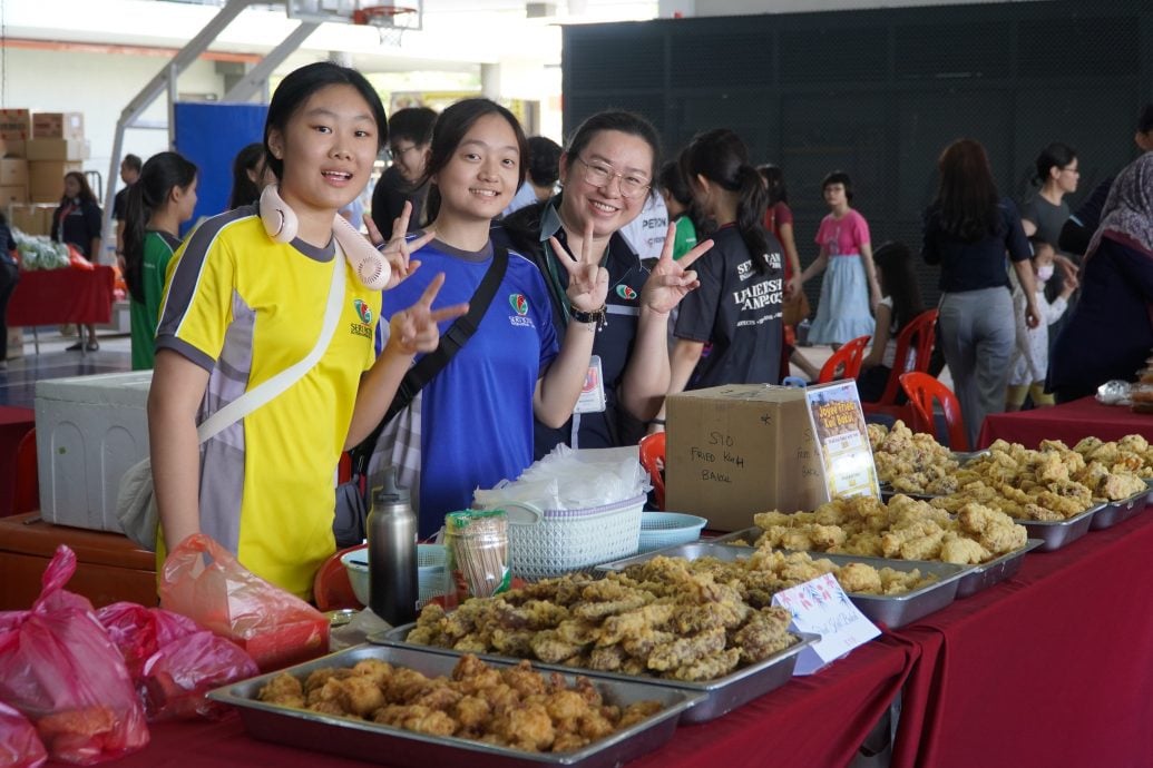 翠林城国际学校慈善义卖会 超过千人响应 现场人山人海