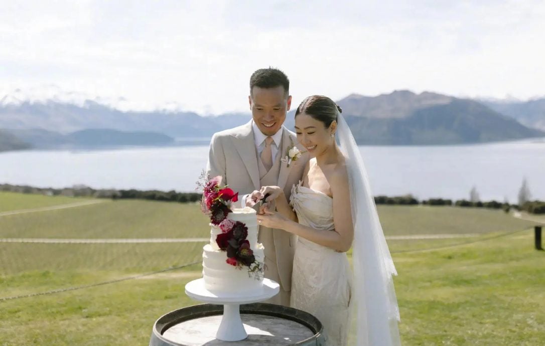 胡定欣官宣结婚 晒结婚照与老公牵手对望