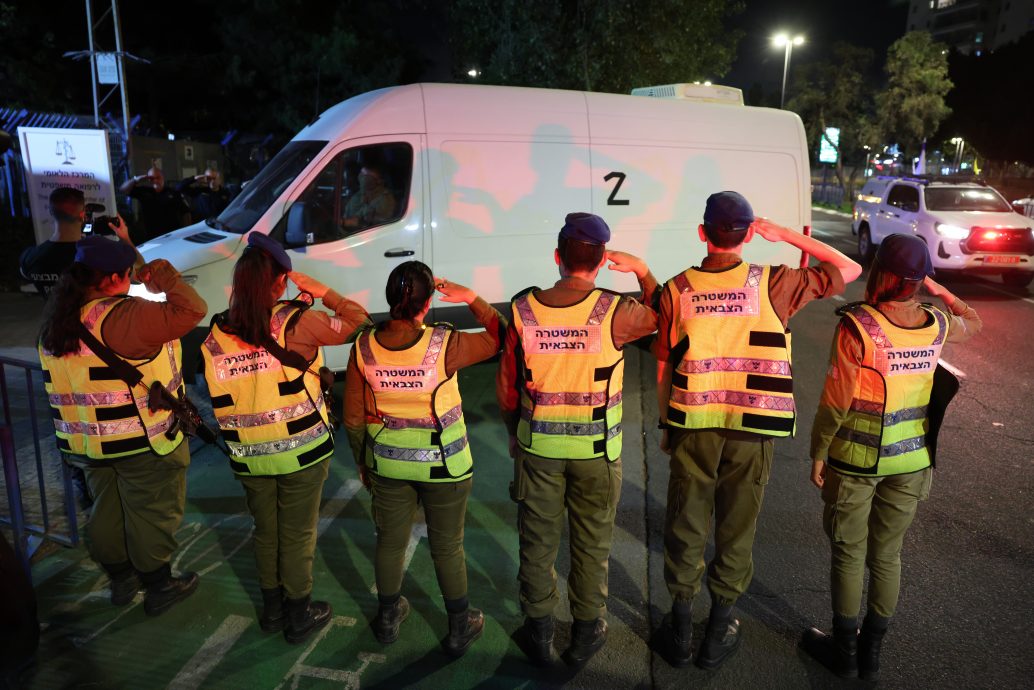 脆弱协议濒临破裂──哈马斯仅交9遗体远未达标  特朗普呛一声令下“以军恢复战斗”