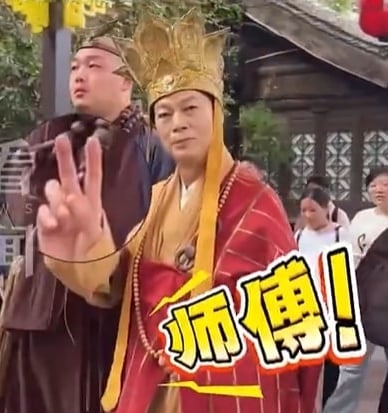 艺人新晋再就业舞台！苑琼丹李国麟换装中国景区打工