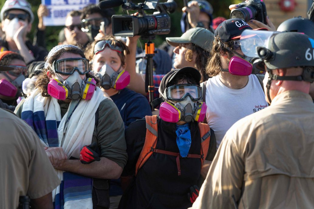 芝加哥移民设施警民冲突　数名抗议人士遭逮捕