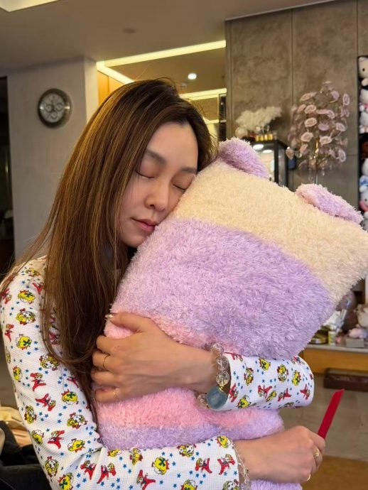 范玮琪中秋夜悼念大S 紧搂徐妈妈当母亲