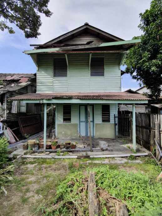 草稿筑迹/传承的意义:住在高脚屋里的两代华人与峇峇娘惹