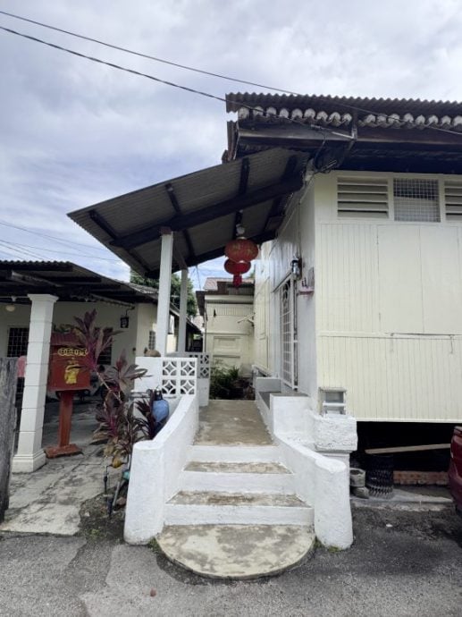 草稿筑迹/传承的意义:住在高脚屋里的两代华人与峇峇娘惹