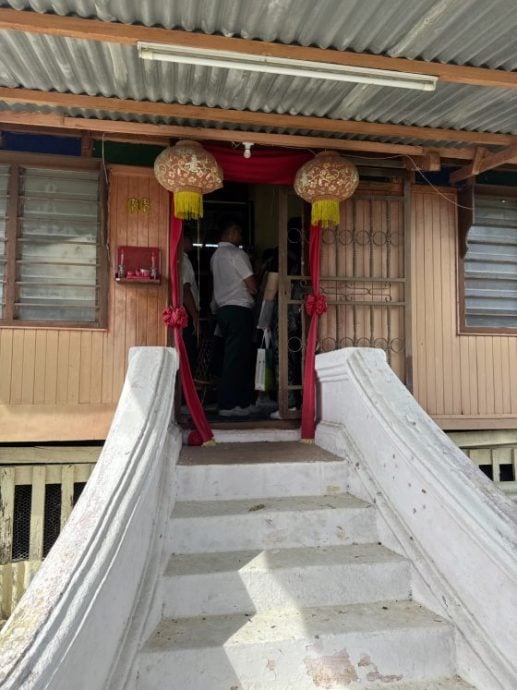 草稿筑迹/传承的意义:住在高脚屋里的两代华人与峇峇娘惹