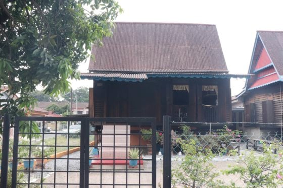 草稿筑迹／马来老师的家：东街纳高脚屋的故事