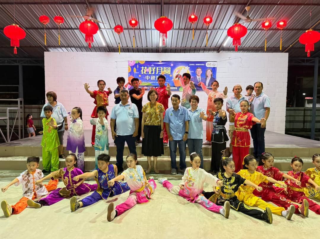 莱佛士花广场设旅游看板 黄诗情：进一步说好务边故事