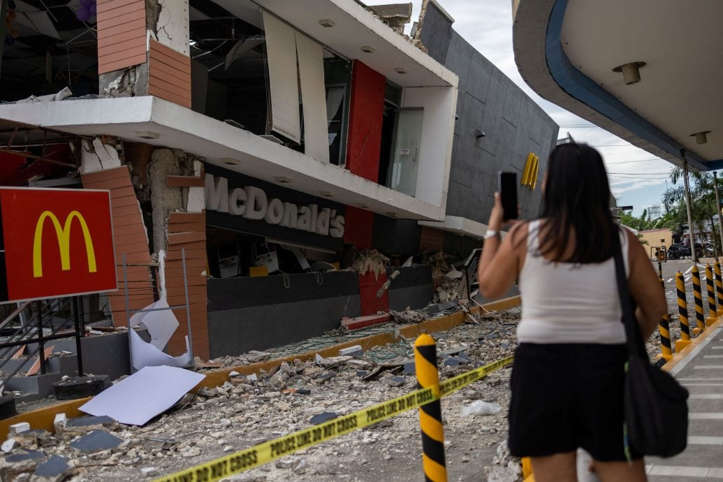 菲律宾强震  多栋建筑倒塌 麦当劳“2楼塌成1楼”  