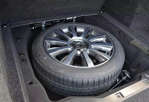 被已婚女当备胎男离开前一句话“别再到处去‘偷偷吃饭’了”