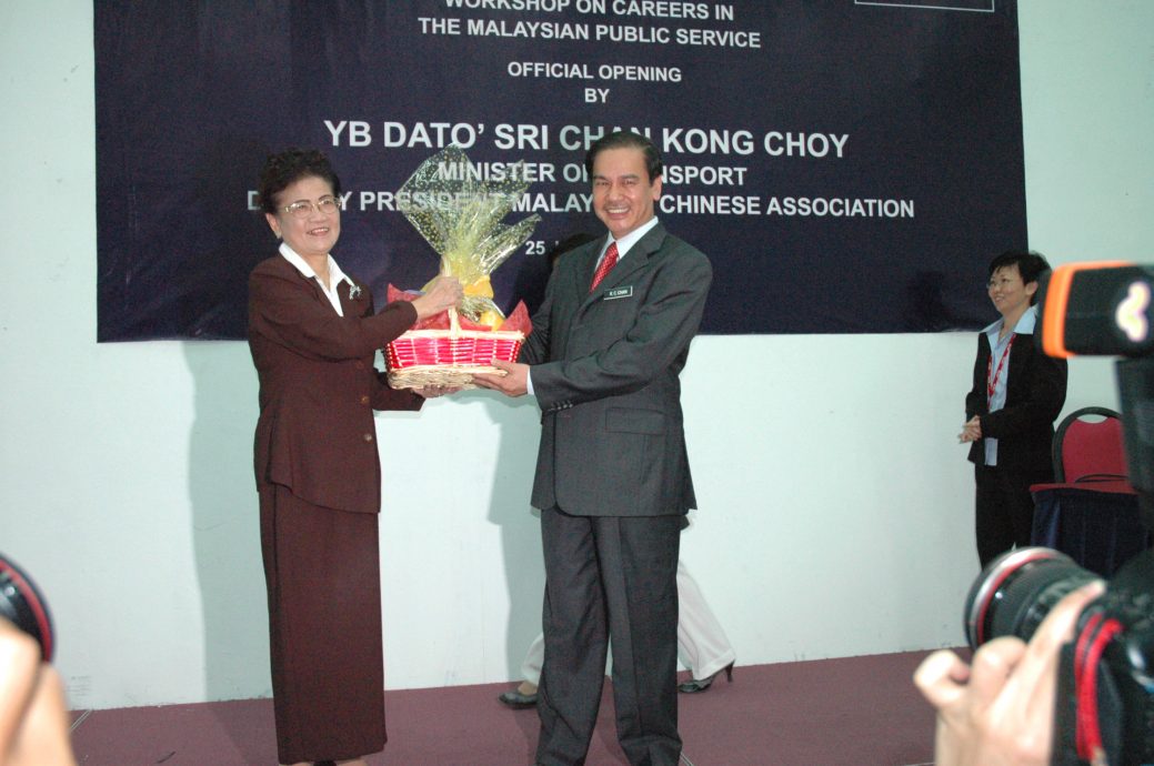 视频 | 暖势力∕黄丽绥奉献拉曼36载 筑起教育精神丰碑