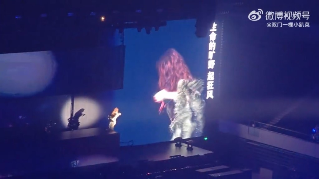 视频 | 从2米高舞台摔下 张靓颖幽默安慰歌迷