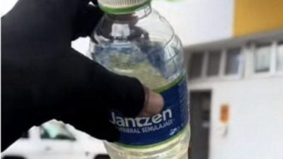 “这油太稀了 像酸柑水!”男子质疑津贴油“掺水”颜色变淡