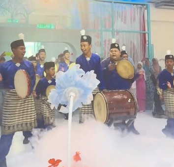 视频|中华舞狮遇上马来鼓乐 马来新人办跨文化婚礼引关注