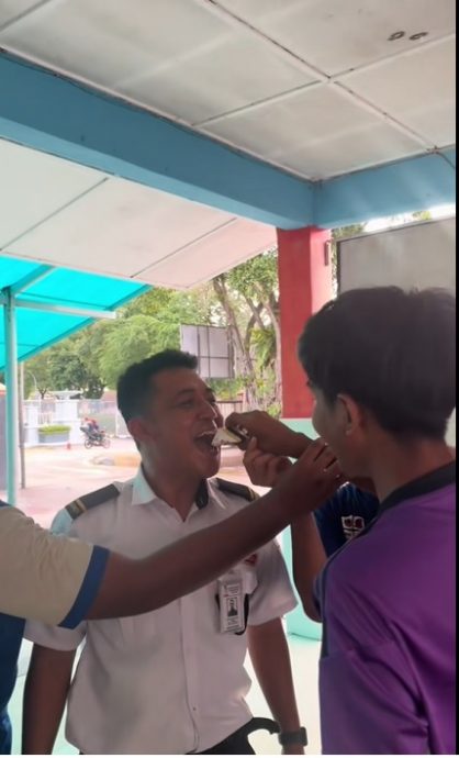 视频|帅气保安离职了 师生不舍温馨送别