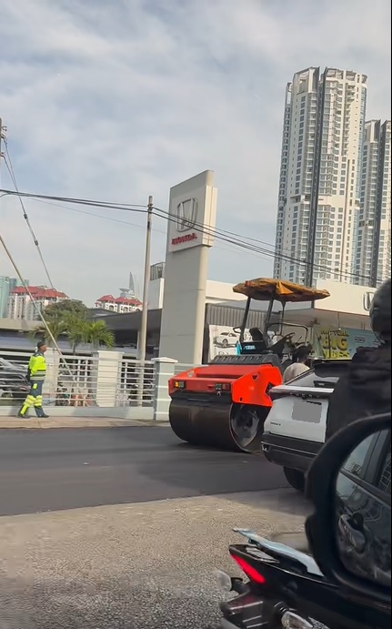 视频|旧巴生路疑修路酿大塞车 OL塞逾小时要求居家办公