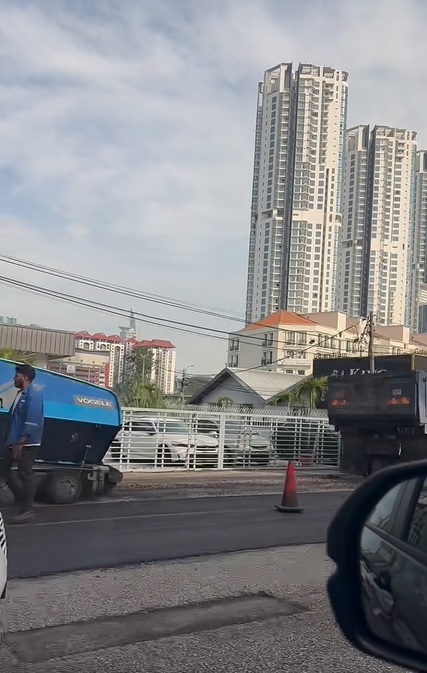 视频|旧巴生路疑修路酿大塞车 OL塞逾小时要求居家办公