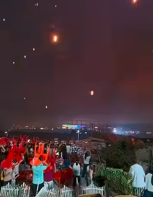 视频|湖南无人机烟花表演 现场火星掉落引发林火