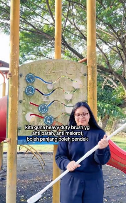 视频|用自家品牌刷子清洁游乐场 女子创意宣传获赞有意义!