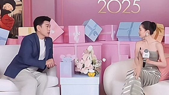 贴脸开大锺楚曦抢C位 王耀庆挨轰反击:不背锅