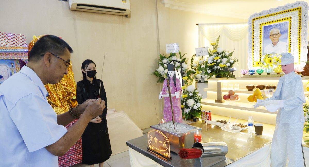 请签发-大都会-余保凭吊唁老翁／2图