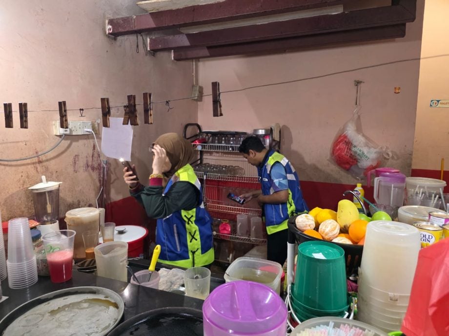 请签发-大都会-梳邦再也市政厅取缔卫生，3食肆遭令停业／3图