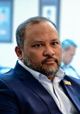 +请签发-大都会/垃圾车失控冲撞收费站：KDEB会负全责，并全面配合调查