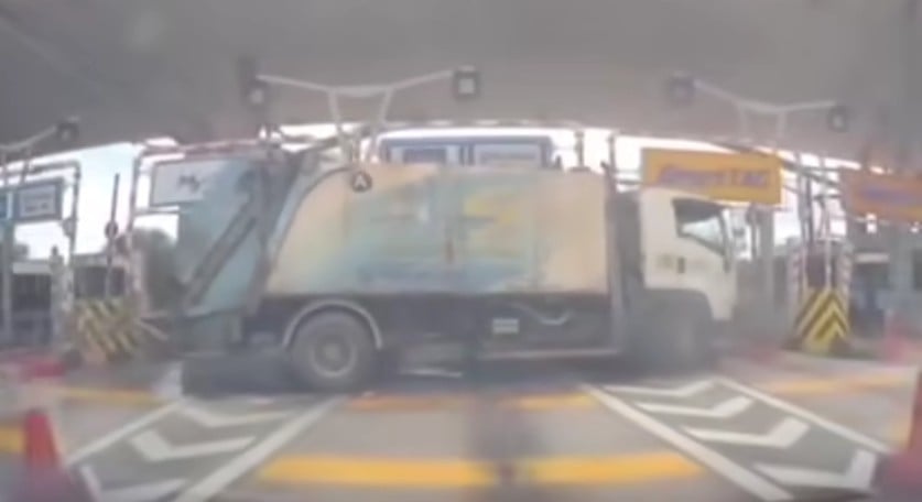 +请签发-大都会/垃圾车失控冲撞收费站：KDEB会负全责，并全面配合调查