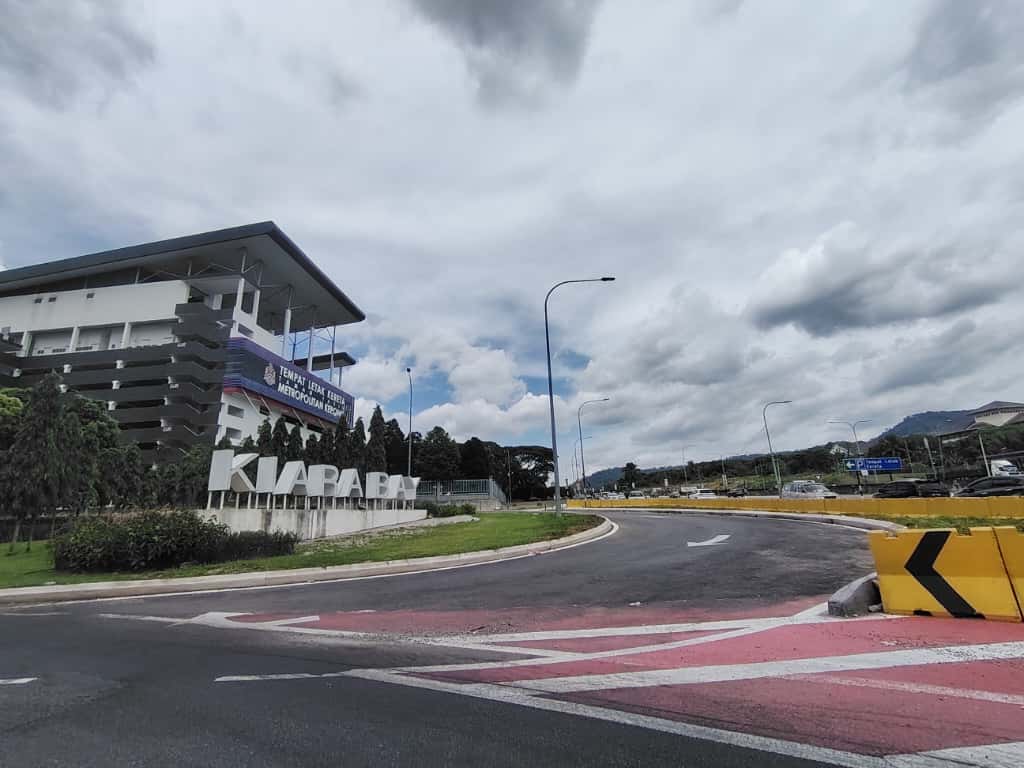 请签发-大都会/甲洞家乐湾（Kiara Bay）牌匾处完成U转设计正式通行  公寓居民感谢前隆市政局咨询理事成员梁爱君协助 