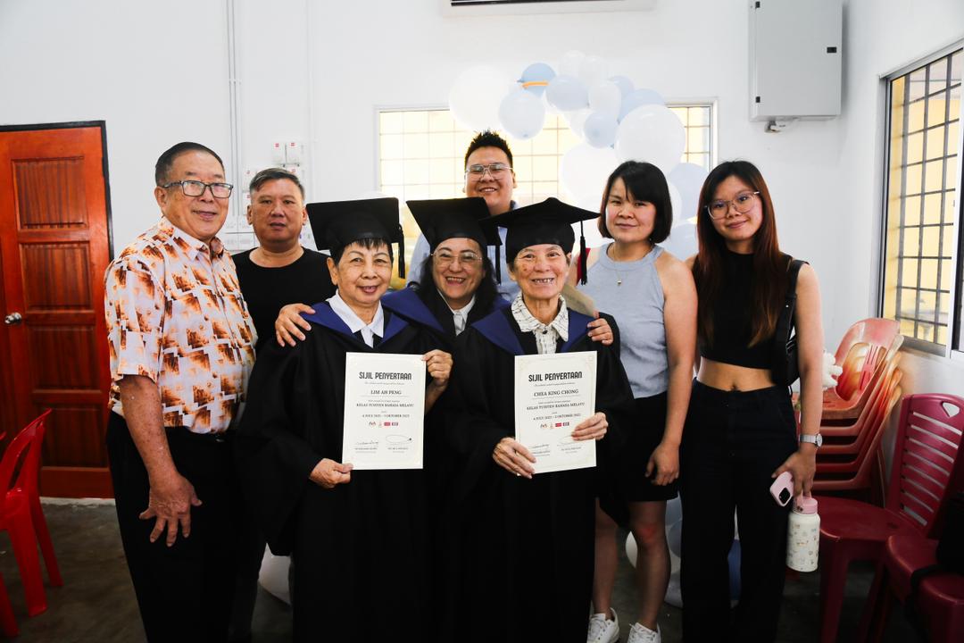 请签发上网/大都会:24“老学生”齐唱骊歌/5图