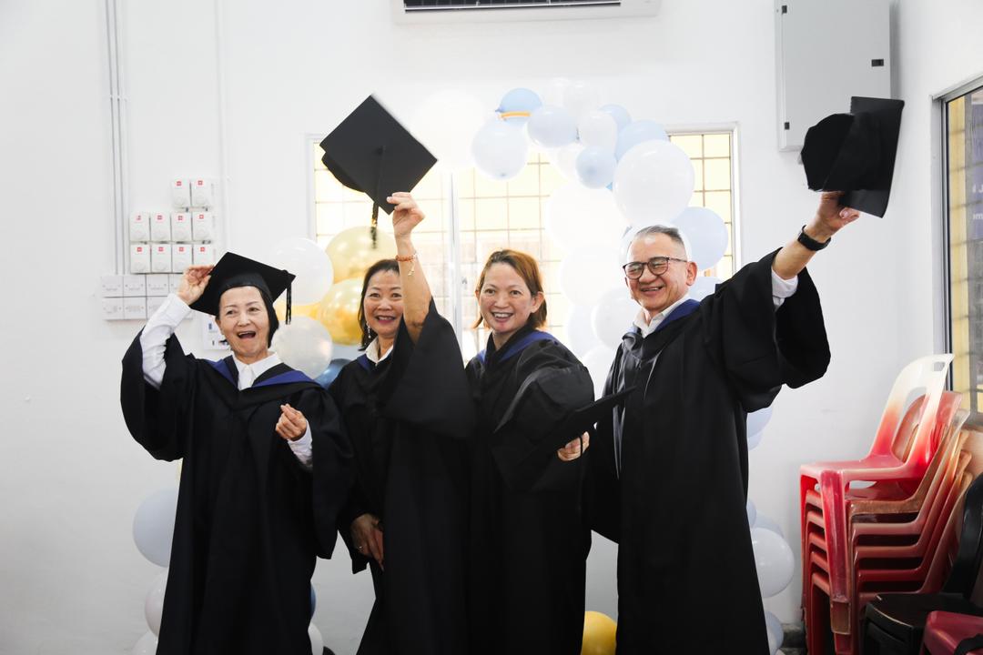 请签发上网/大都会:24“老学生”齐唱骊歌/5图
