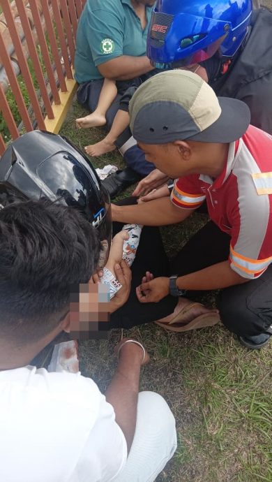 请签发/大都会/沙亚南轿车失控撞灯柱，一家五口夫死妻3女儿重伤