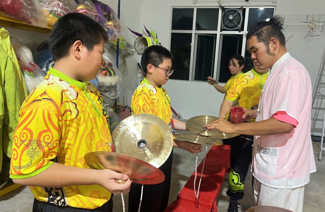 请签发（大北马）主文/吉打州首支传统客家麒麟队开光。