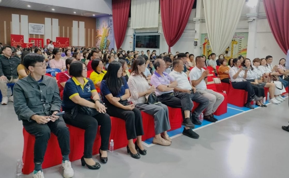 杨式丰:禁用手机不恰当 “无关手机 而是网络内容”