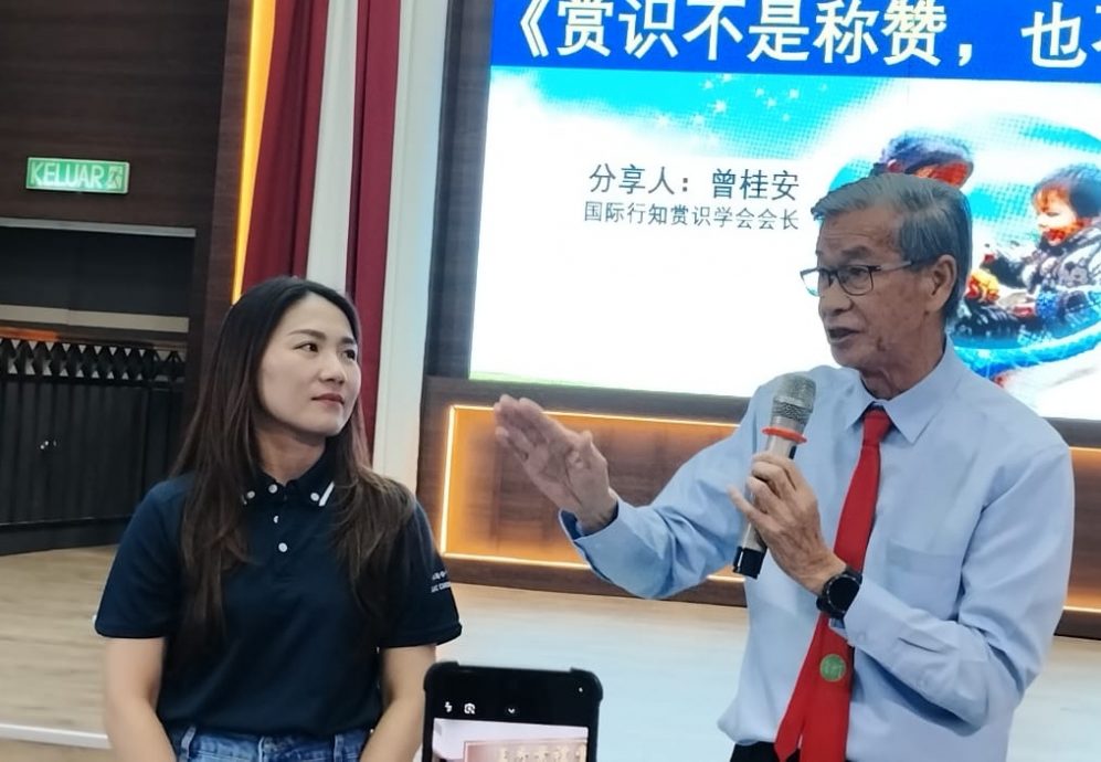 杨式丰:禁用手机不恰当 “无关手机 而是网络内容”