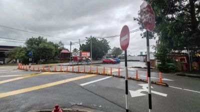登布苏花园路口交通乱   画黄格减速线增加安全