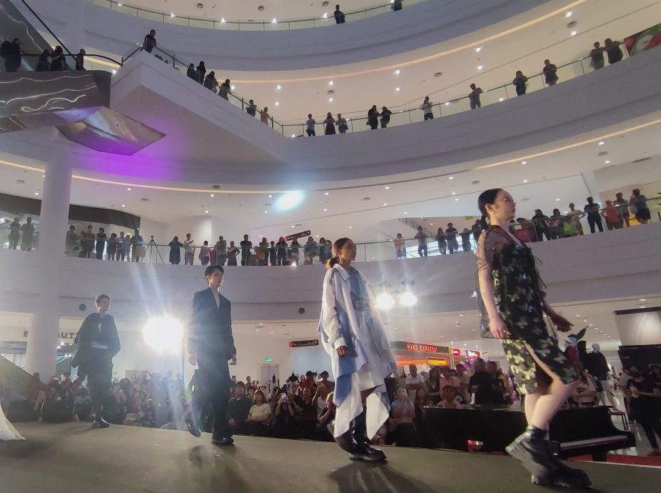 请签发(槟城13日讯)赤道学院时装表演展