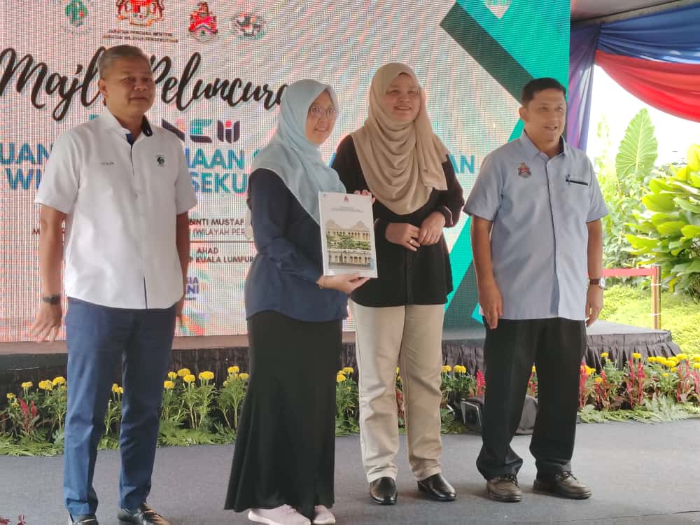 请签发，封面副文-大都会/拿督斯里扎丽哈：RE_NEW政策让空置建筑或空间重焕生机