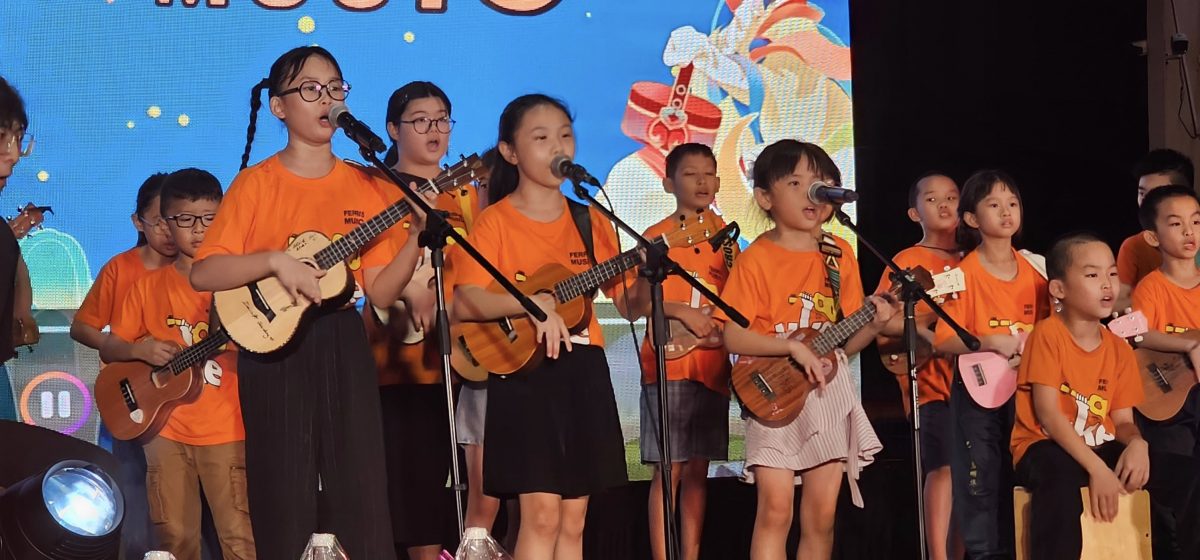 请签发;建议做后面版头,也可押-大都会/千人响应圣淘沙中秋园游会/9图