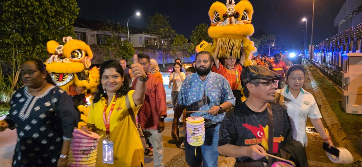 请签发;建议做后面版头,也可押-大都会/千人响应圣淘沙中秋园游会/9图